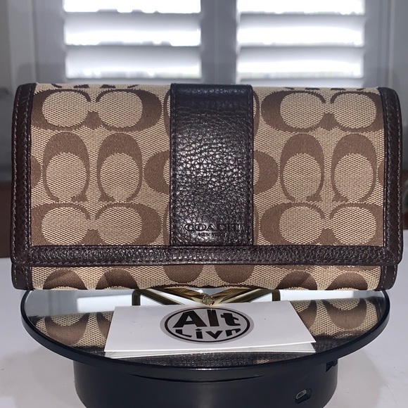 EUC Vintage Coach Wallet - Picture 1 of 7